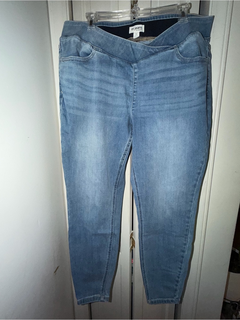 ✨5/$30✨ Maurices Faded Blue Skinny V-Waist Jeans